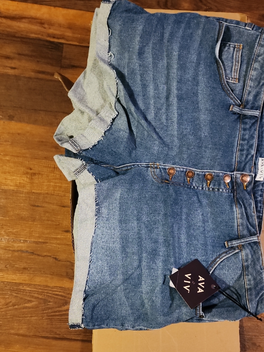 Nwt Ava Viv Plus Size Women's Cuffed  Blue Denim Button-Front Shorts 26W
